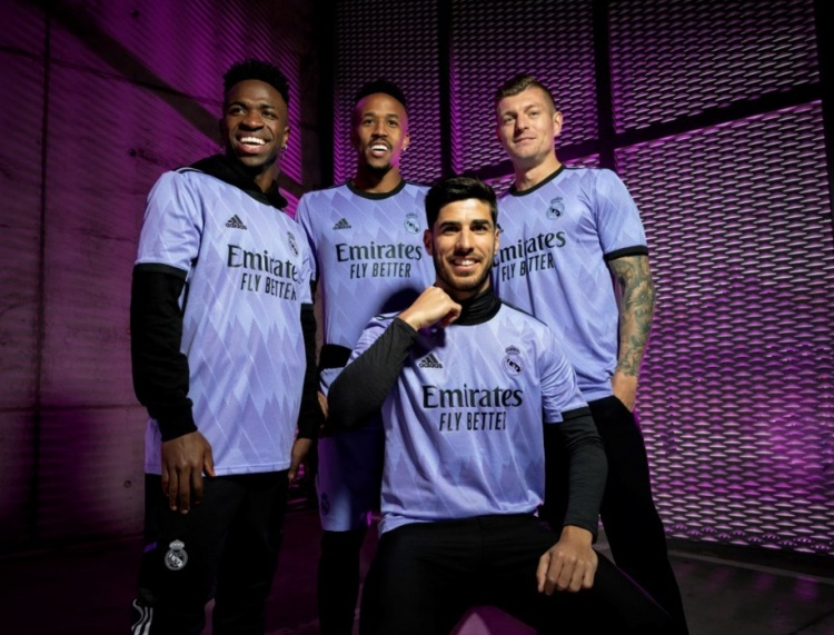 官方：对阵尤文的热身赛，皇马将首次身穿新赛季客场球衣