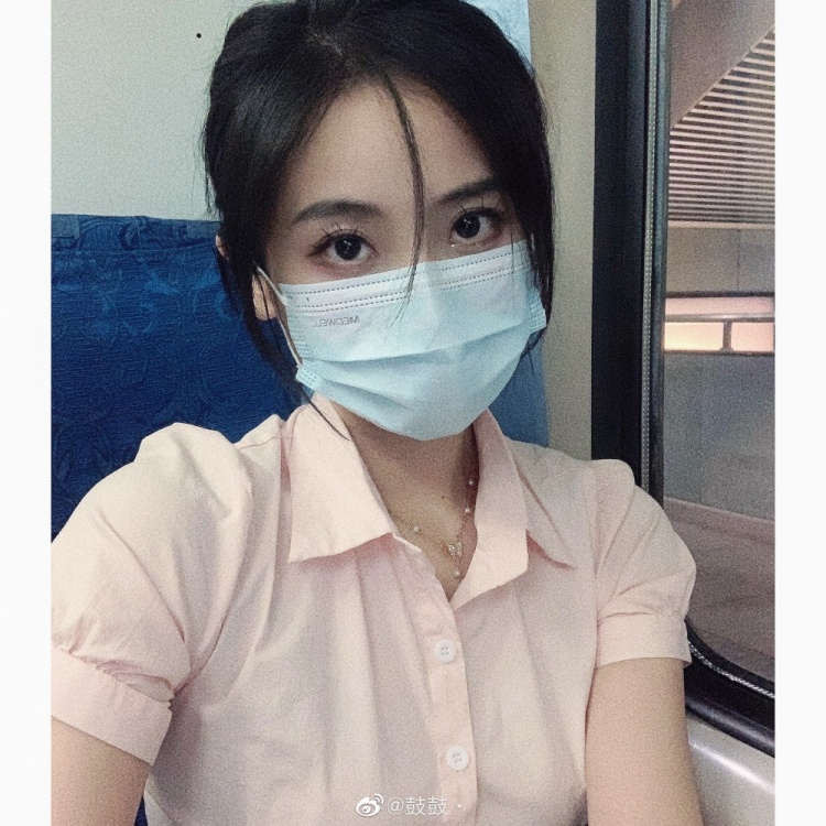 解说鼓鼓晒照:专车司机来接我回家了~