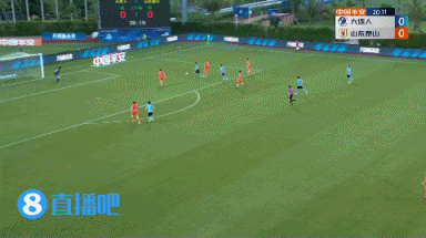 阎相闯抽射击中立柱!泰山逃过一劫