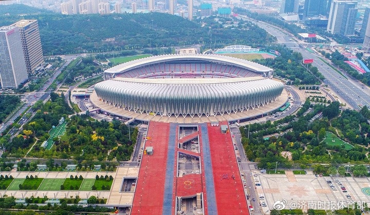 济南奥体中心负责人:场地平时维护的很好,已基本通过足协验收