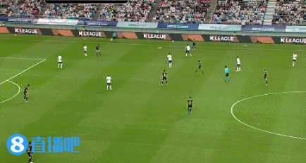 理查利森过掉门将赵贤祐,埃默森插上捅射空门打偏……