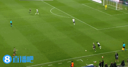 秀！韩国中场杨贤俊禁区连过热刺两人，小角度射门偏出