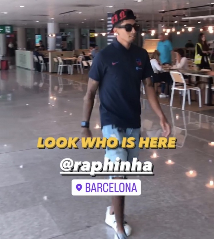 世体：拉菲尼亚已经抵达巴塞罗那，完成体检后正式签约