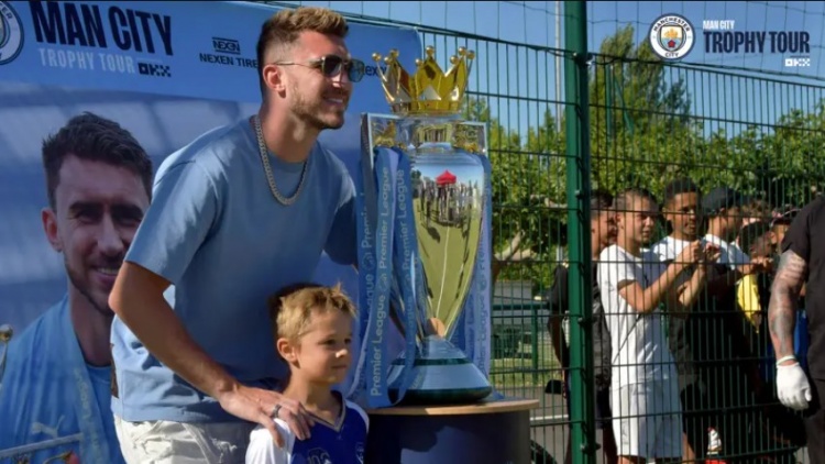 拉波尔特：很高兴向家乡孩子展示英超奖杯，命名球场更是荣幸