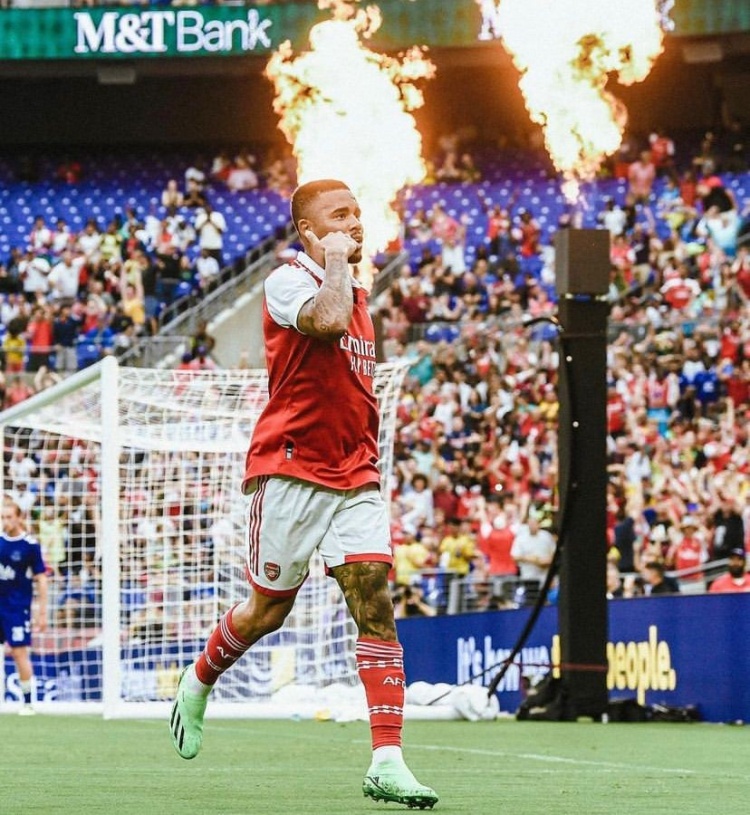 电话庆祝饱含深意❤️热苏斯社媒晒招牌庆祝照：妈妈你好??