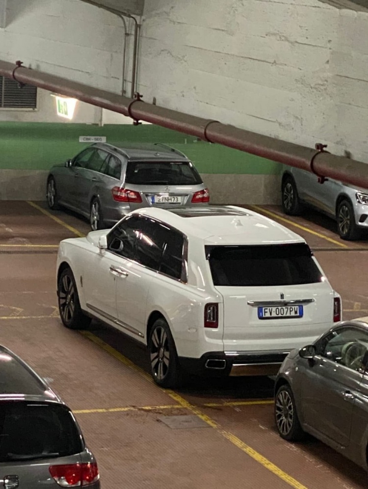 来干啥？?记者：C罗的劳斯莱斯豪车出现在葡体主场停车场