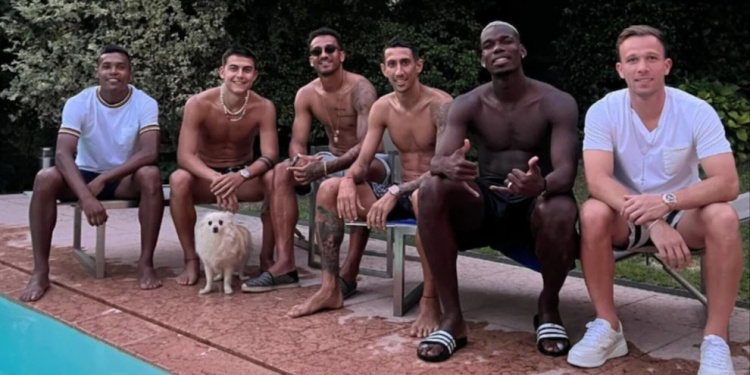 罗体:迪巴拉回都灵度周末,并和博格巴等5名尤文球员合影