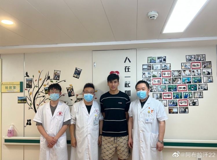 阿布拉汗晒出院照:感谢医护人员无微不至的照顾,第二阶段比赛见