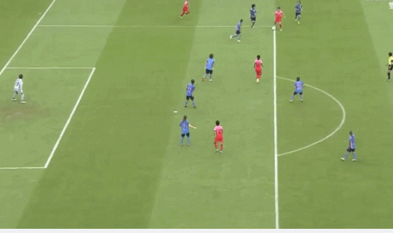 ?球星的价值!池笑然禁区内1V3精彩护球,闪转腾挪破日本球门