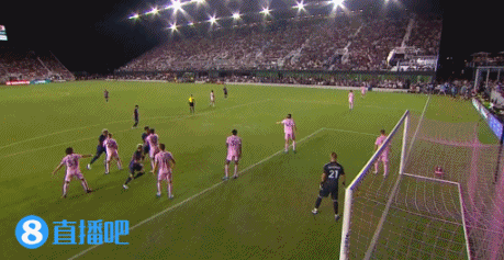 加维拍马赶到,巴萨角球配合轻轻松松4-0