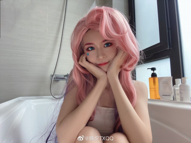 瞳夕晒照：这是新版本的萨勒芬妮吧~