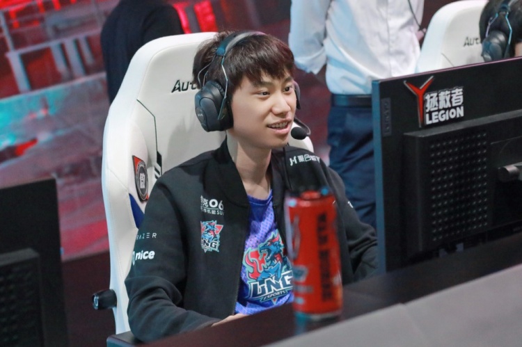 提前预知结果？早前Doinb试玩电竞经理95%玩家认为V5击败LNG