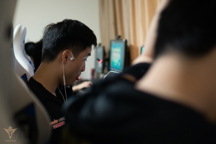 V5的第二把野区利刃!XLB首发出战表现出色