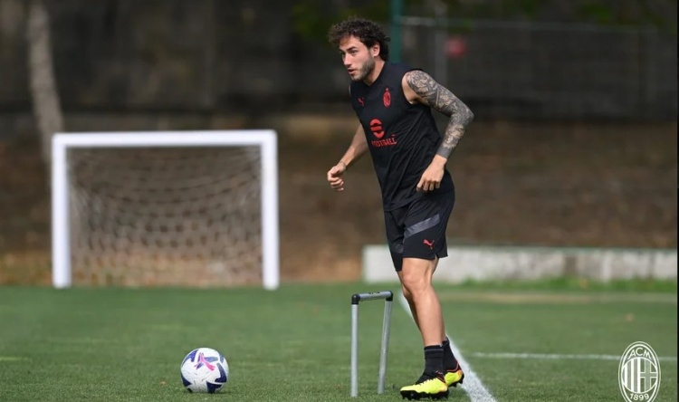 【足坛图志】新头型闪耀球场:吉鲁与特奥谁更靓?