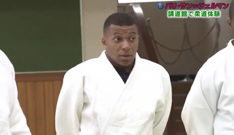 ?我滴龟龟!姆巴佩现场观摩柔道,一脸震惊吓出表情包?