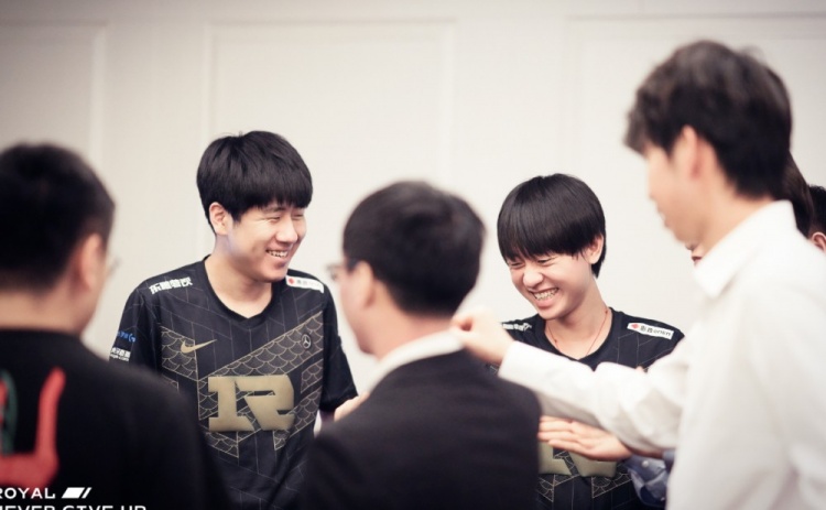 勇往直前!RNG击败EDG 豪取四连胜