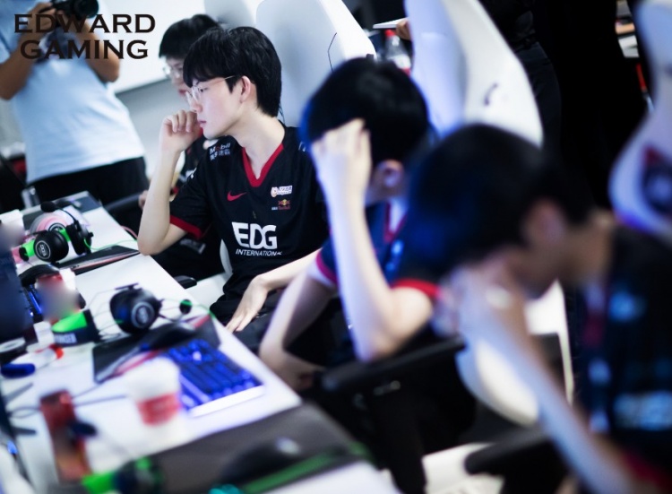 七之骑士?EDG不敌RNG 积分排名掉至第七