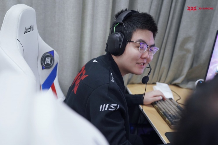 JDG分享赛前返图：热身完毕，JDG加油加油