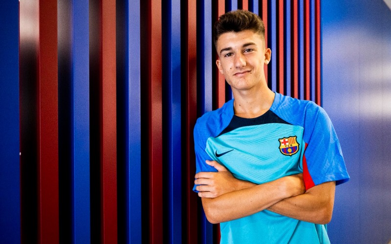 官方:巴萨签下赫罗纳17岁中场乌奈-赫尔南德斯