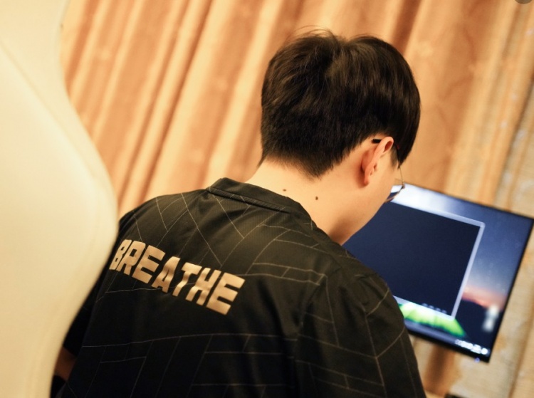 体坛周报记者锐评：呼吸哥从副作用打到全场作用最大 这人心态稳