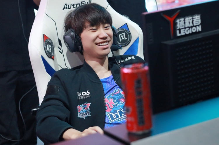 Doinb:单杀Scout直接喝水可以吗?明天对面不出杀人书就算成功