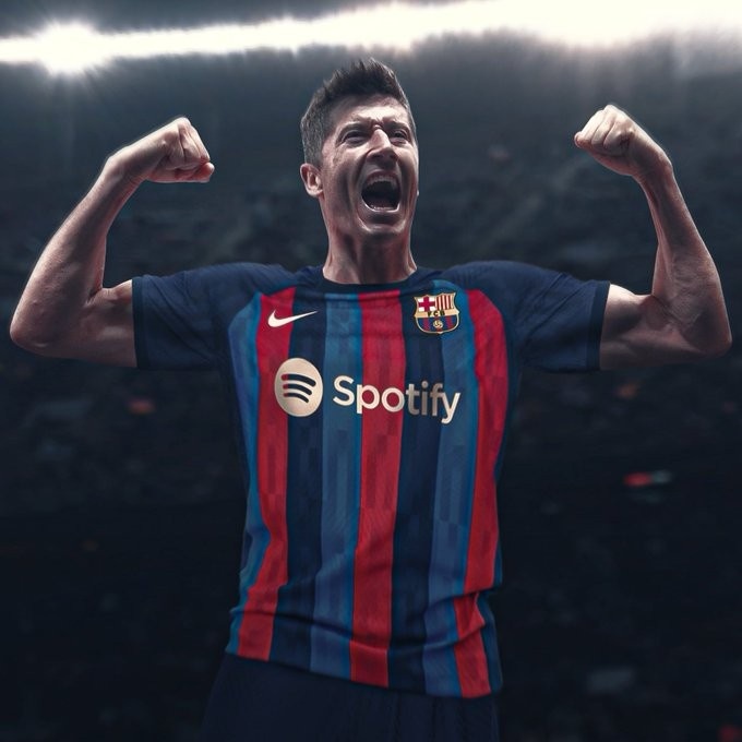 巧合?莱万亮相仪式当日正是梅西离队一周年