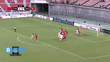 终于赢了!韩佳奇哨响后跪地高举双手庆祝?