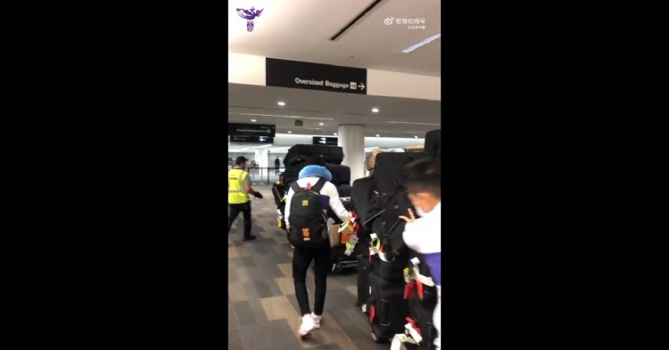 中国女足安全抵达旧金山,开始一个月的海外拉练