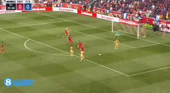 登贝莱与拉菲尼亚连续配合后将球打进,巴萨1-0领先纽约红牛!