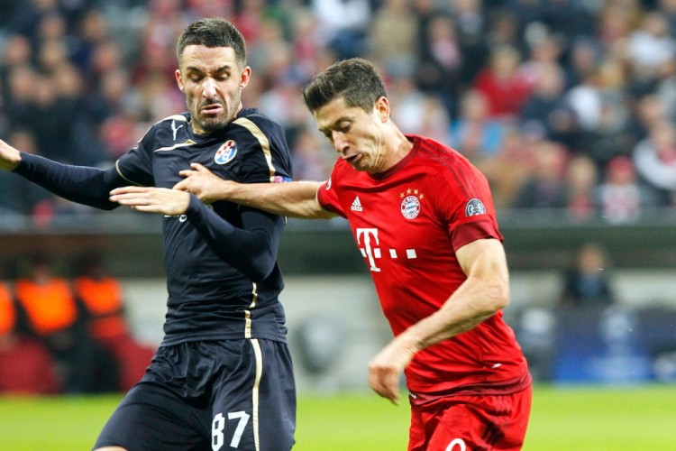 记者:拜仁未决定莱万是否参加美国行,已督促巴萨尽快解决问题