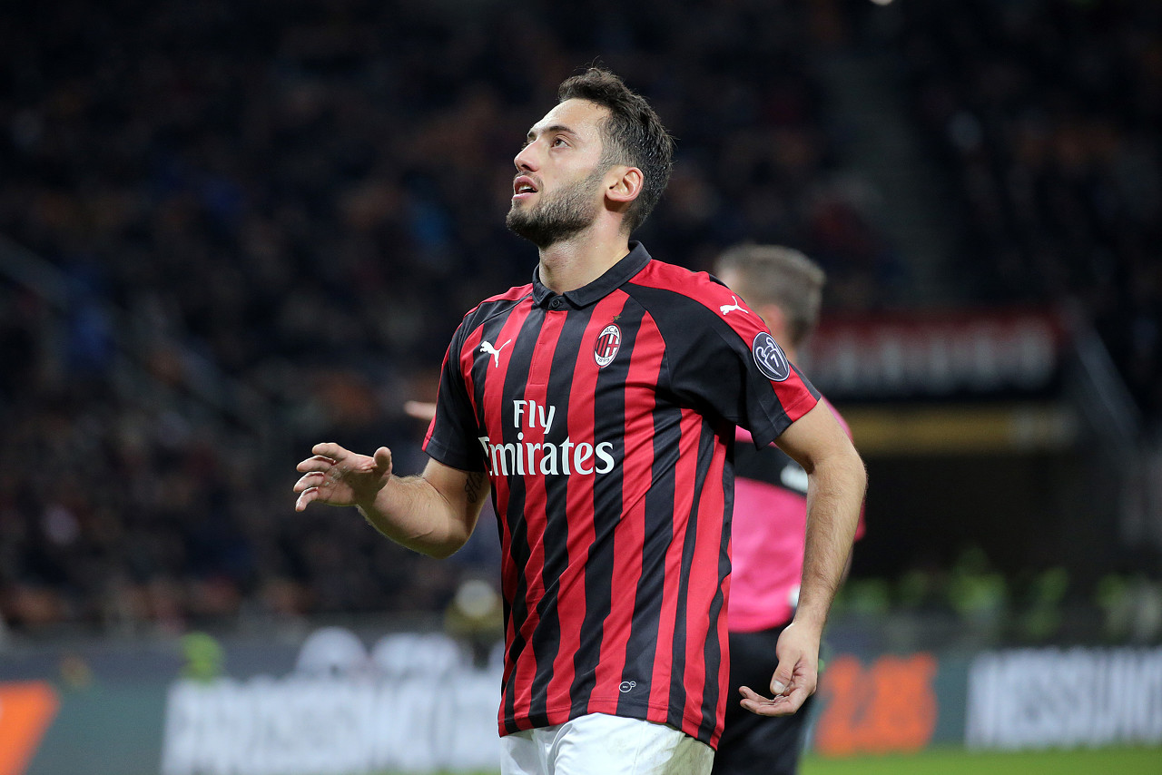 绿茵场上转投死敌的球员，你能想到哪些？你恨他吗？理解他吗？