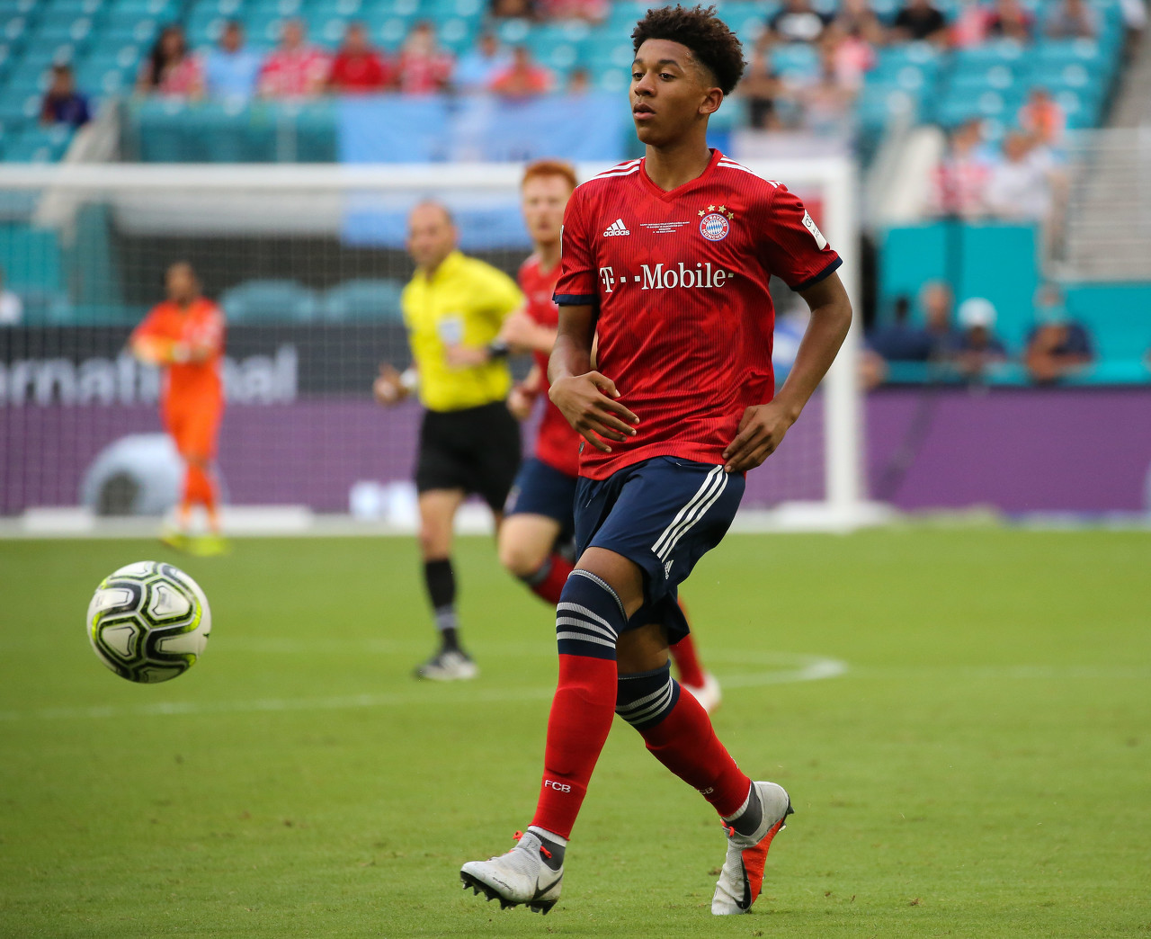 记者:水晶宫接近签下拜仁后卫克里斯-理查兹,总价1500万欧