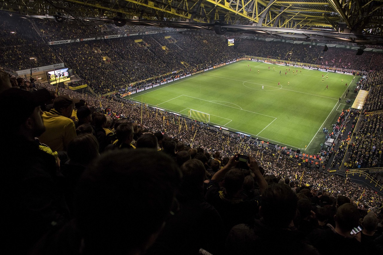 由于新赛季欧冠开放站票，多特主场将最多容纳八万多名球迷