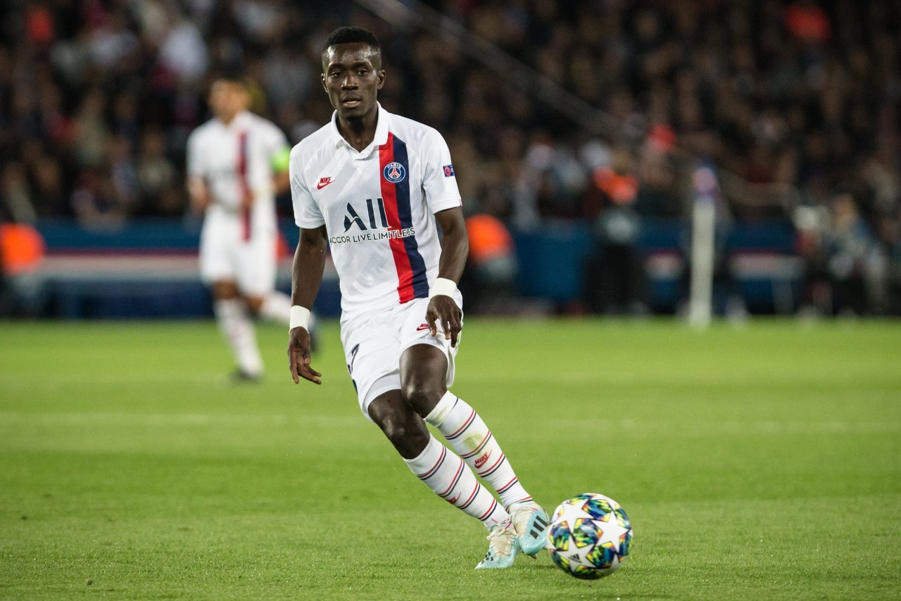 队报:盖耶无意加盟加拉塔萨雷,他相信自己在巴黎能有一席之地