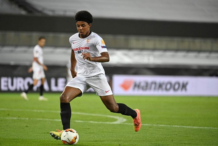 世体:巴萨希望最晚周二签下孔德,之后让球员飞赴美国与球队会合