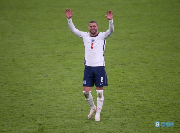 沃克:我会给年轻球员建议,对于英格兰位置的竞争我不会放弃