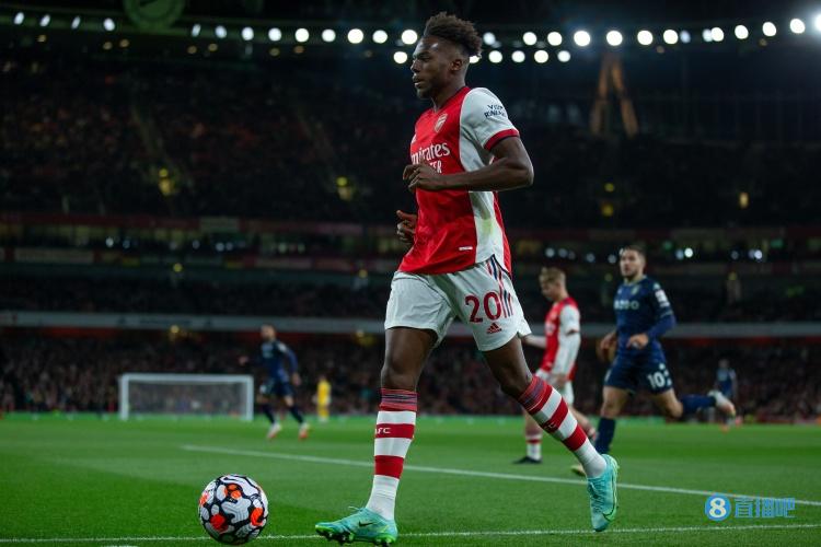 罗马诺汇总左后卫转会进展：津琴科已敲定，曼城在谈库库雷利亚