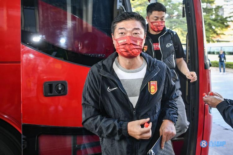 金钟夫:我确实希望引援但俱乐部存在困难,会尽量培养年轻球员