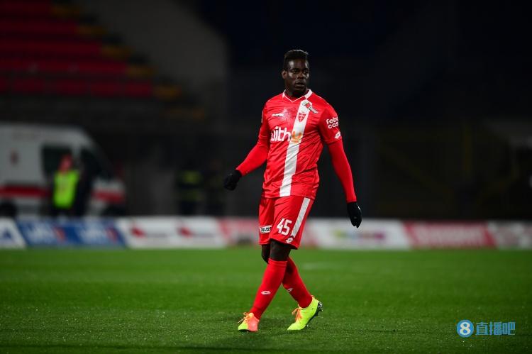 斯基拉:瑞士球队锡永谈判签约巴洛特利,为球员提供三年合约