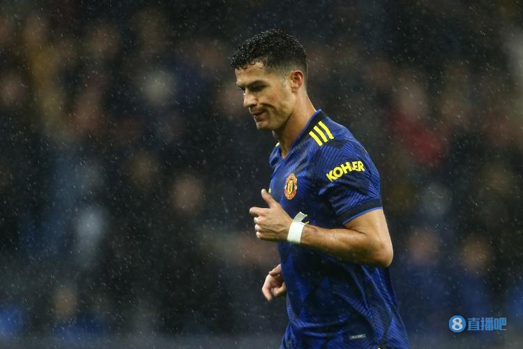 太阳报:C罗表达想离队前收到六位数奖金 内部人士称并非忠诚奖金