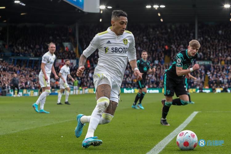 世体:若登贝莱最终与巴萨续约,拉菲尼亚加盟的可能则会越来越小