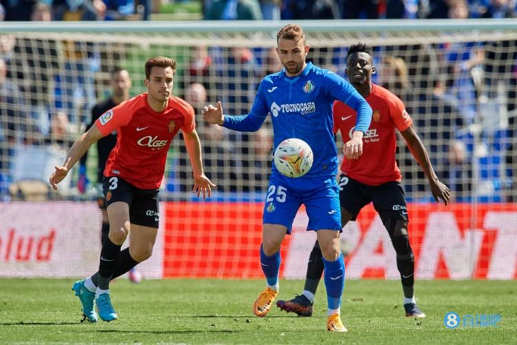 阿斯:皇马认为本泽马、马约拉尔等人足够支撑球队的锋线