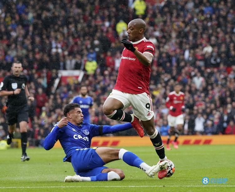 TA:季前赛状态火热&训练态度积极,滕哈赫打算留下马夏尔