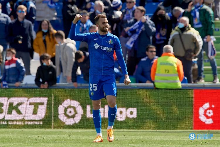 记者:马约拉尔收到赫塔费正式报价,得到一份5年合同