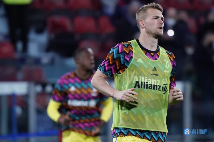 迪马济奥团队记者：拜仁接近满足尤文对德里赫特1亿欧要价