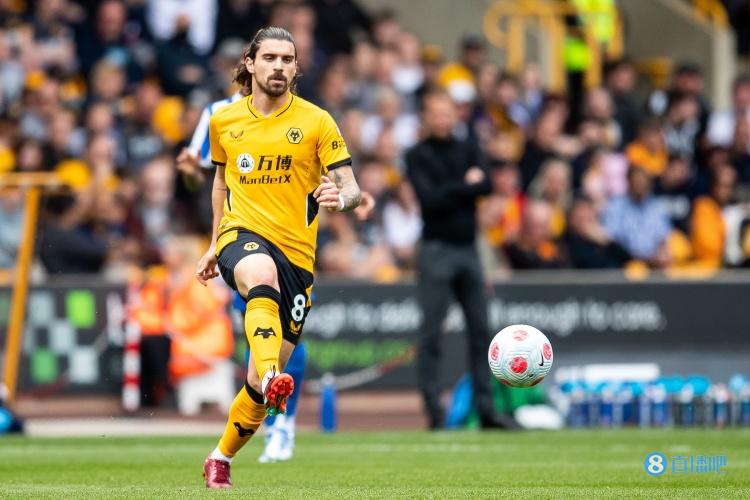 记者:曼联和德容的肥皂剧太荒谬,蒂莱曼斯和内维斯都是备选球员