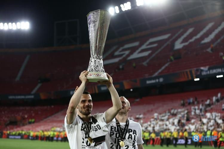 迪马:西汉姆1500万欧报价科斯蒂奇,非常接近与法兰克福达成协议