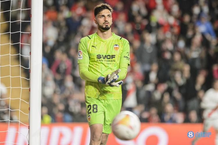 玛玛达什维利:知道曼联对我有兴趣,但目前只专注瓦伦西亚