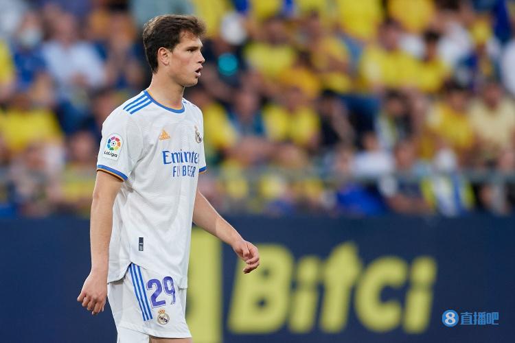 阿斯:本泽马很可能缺战巴萨,拉塔萨将迎来机会