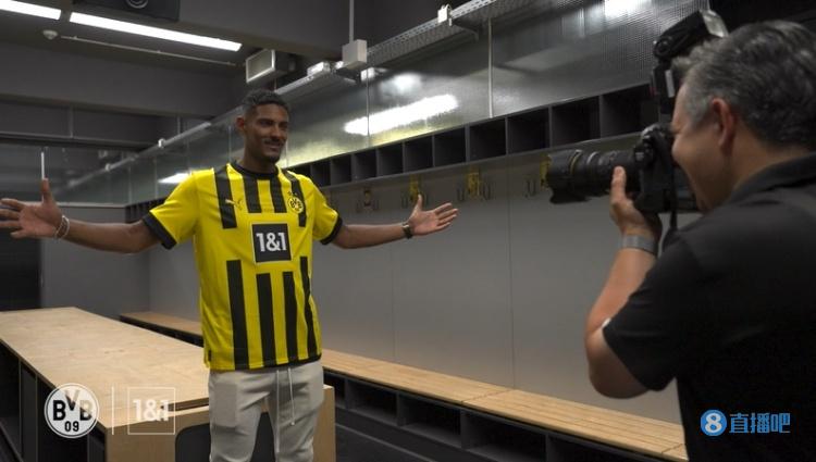 阿莱:沃尔夫是我决定转会多特的关键人物,他经常与我沟通交流